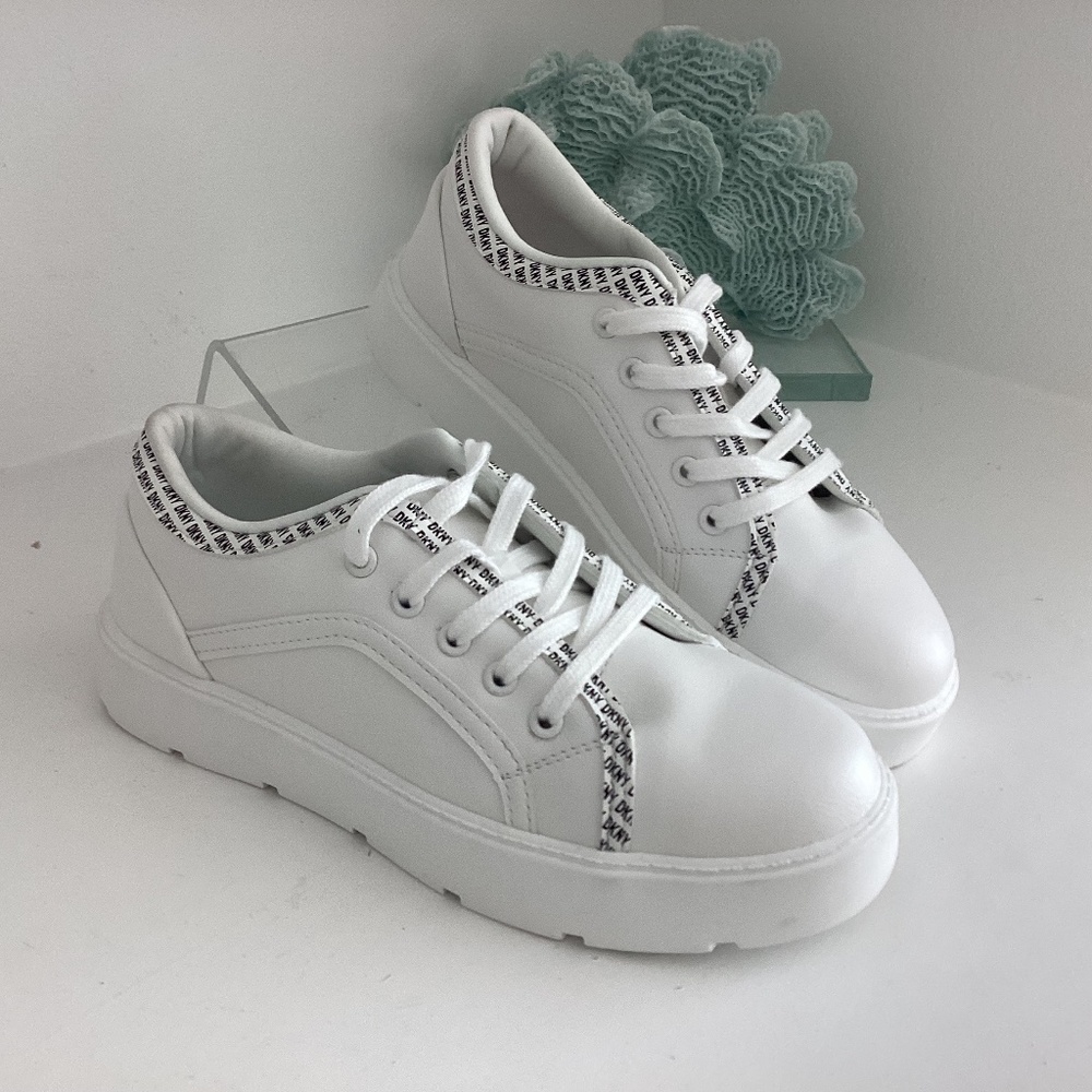 NEW DKNY GIRLS WHITE LEATHER SNEAKERS SHOES SZ 4
